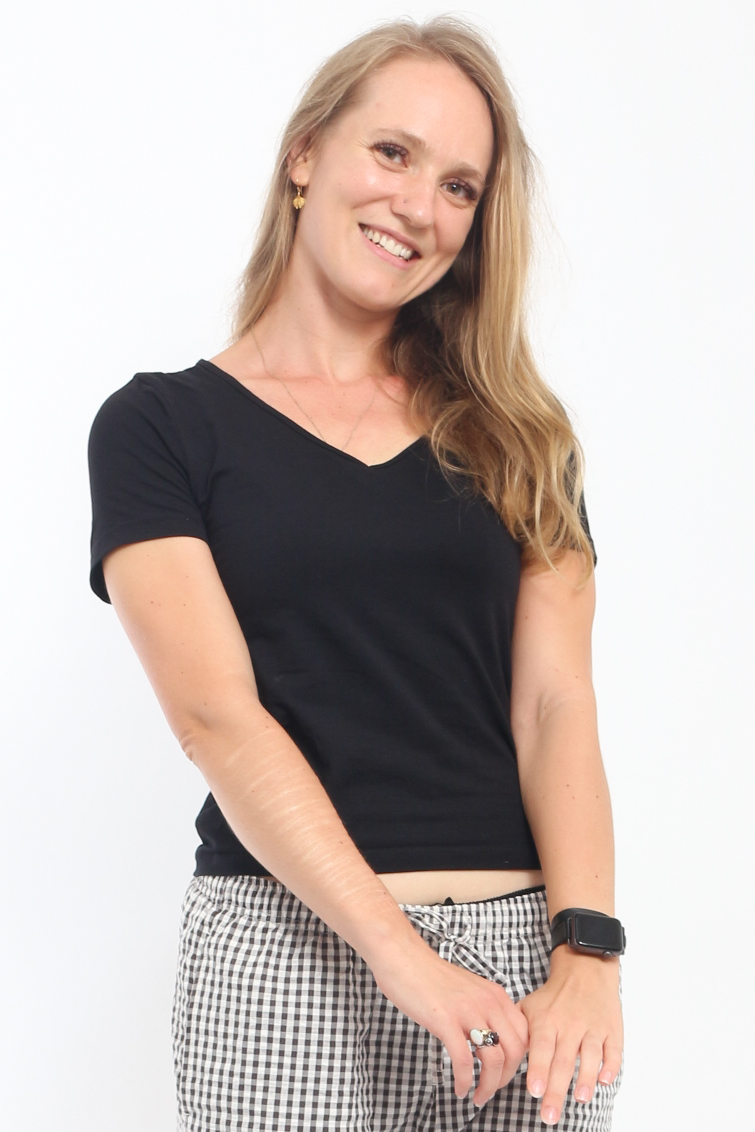 マヤ・V モデル/タレント 詳細画面 東京で外国人モデル・タレント・ナレーターをお探しならフリー・ウエイブ