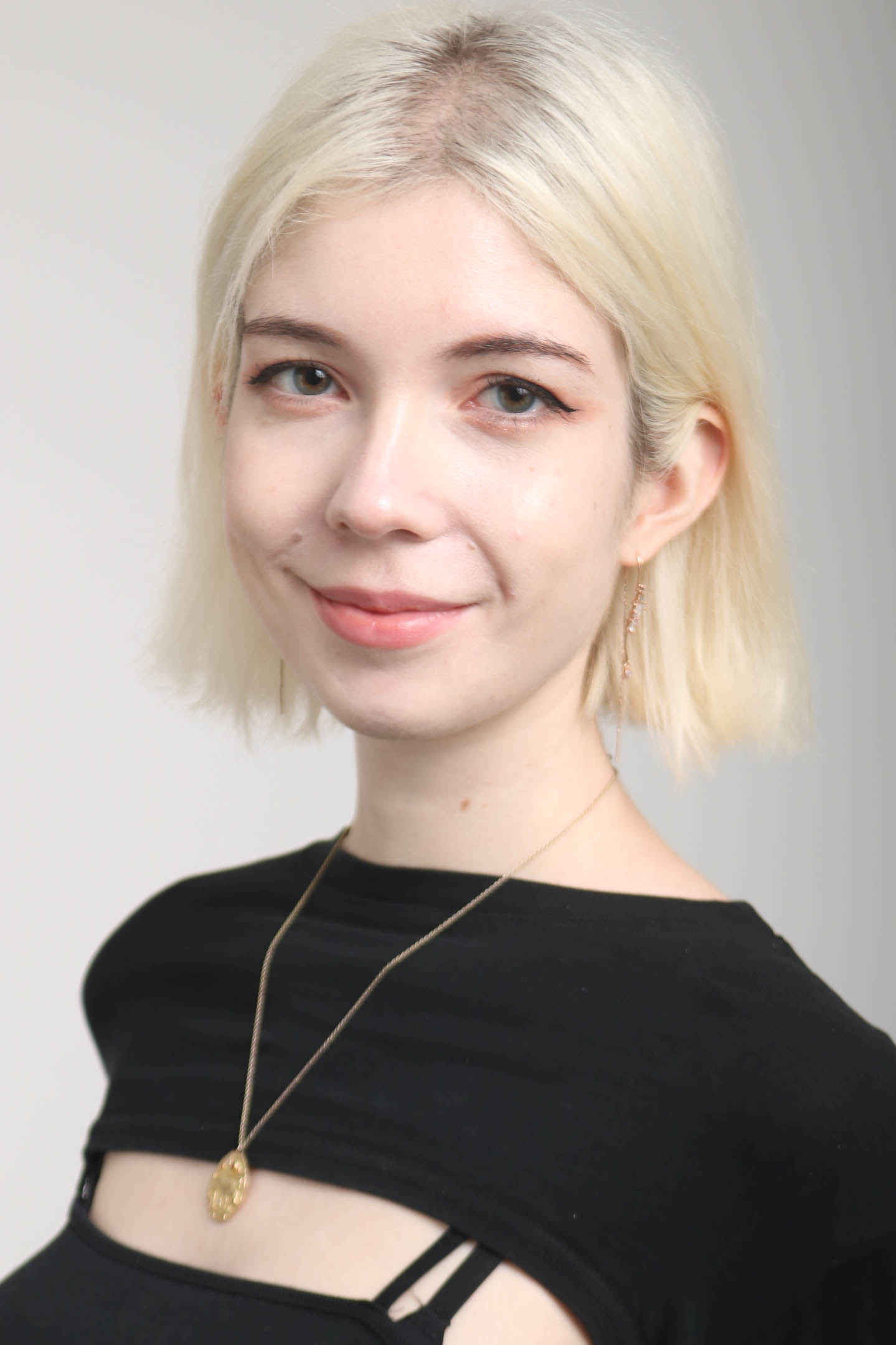 Alexia R | Model / Talent detail screen | Free Wave Agency