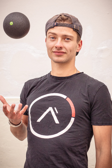 ニクラス・N モデル/タレント 詳細画面 東京で外国人モデル・タレント・ナレーターをお探しならフリー・ウエイブ