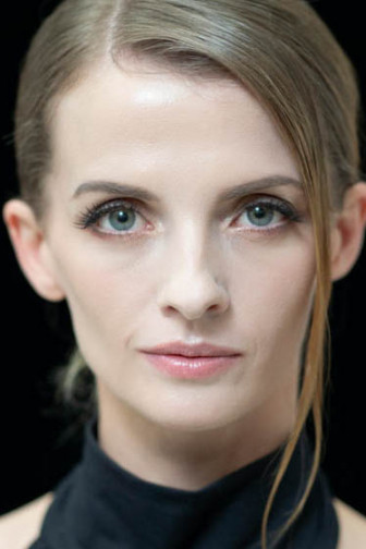 アナンダ ・ジェイコブズ（Ananda Jacobs）のナレーター画像1｜バイリンガル／外国人ナレーター事務所フリー・ウエイブ