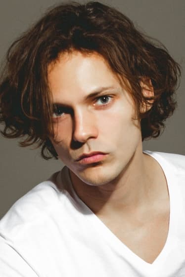 イオンの機能性インナー Peace Fit の広告にイケメン外国人モデルのカール Fが出演中 東京で外国人モデル タレント ナレーターをお探しならフリー ウエイブ