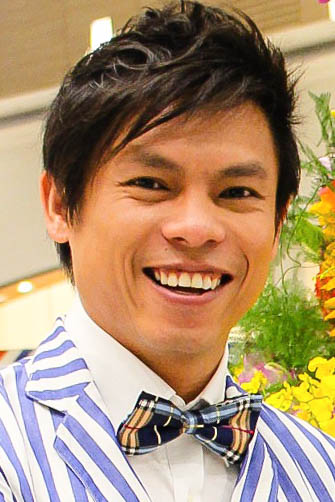 ファビュラスジャパンのレポーター役として外国人タレントのブンシリが出演しました！