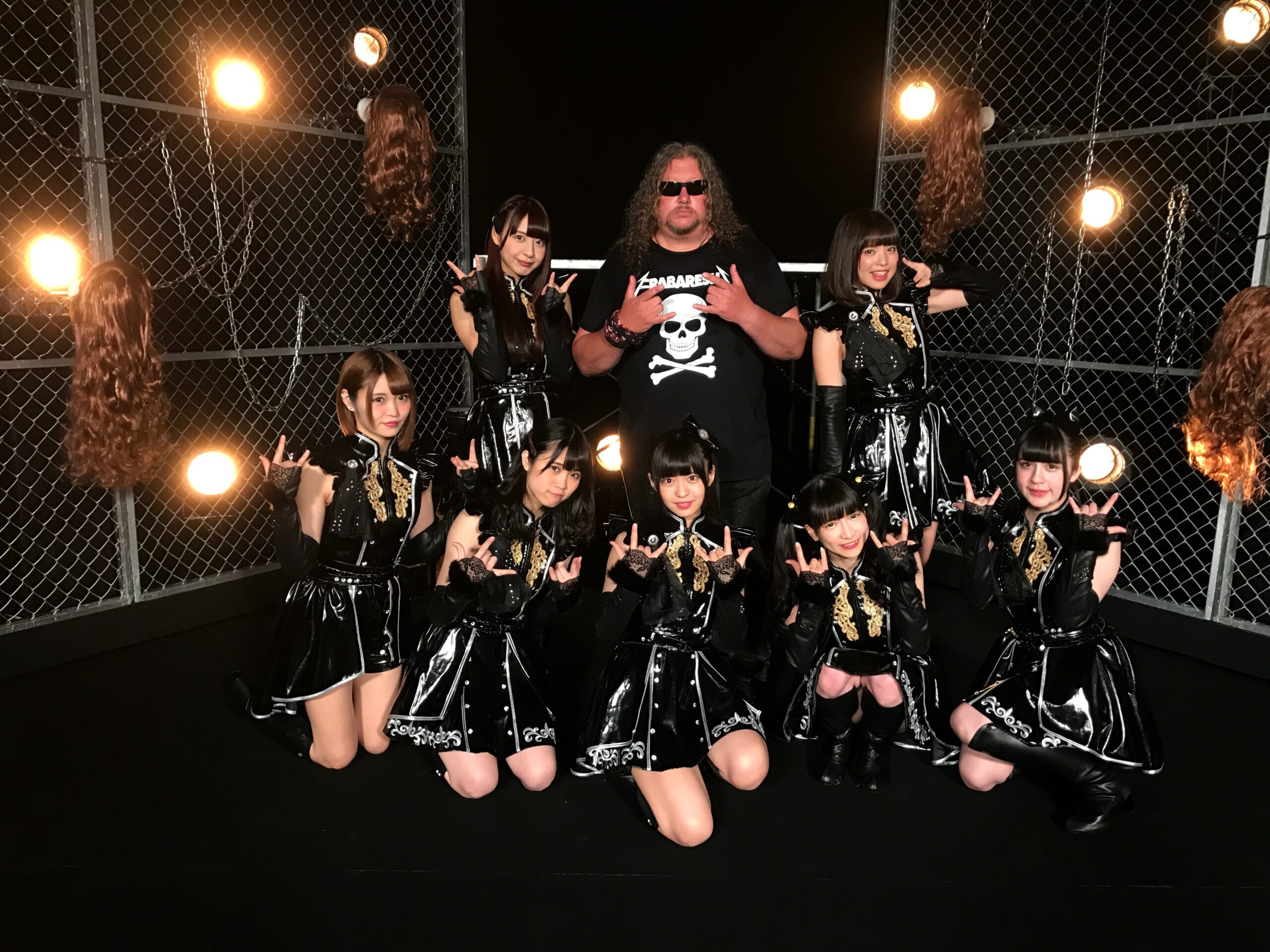 マイク・ガイリーがエラバレシ「もっと、ねぇもっと」MVに出演中！