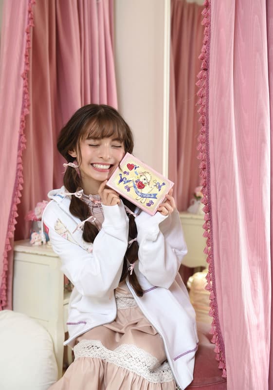 ハーフモデル　トミコ・クレアがMILKのバレンタイン企画に出演中！